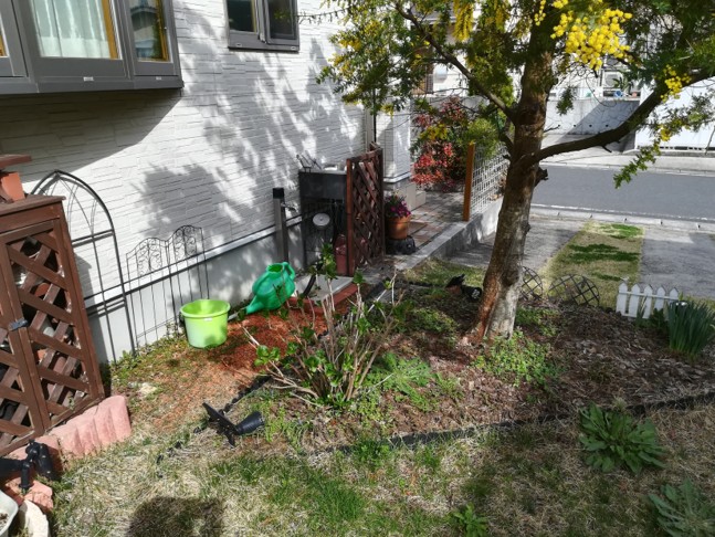 出雲市の住宅で子どもが安心して遊べる人工芝の庭施工例