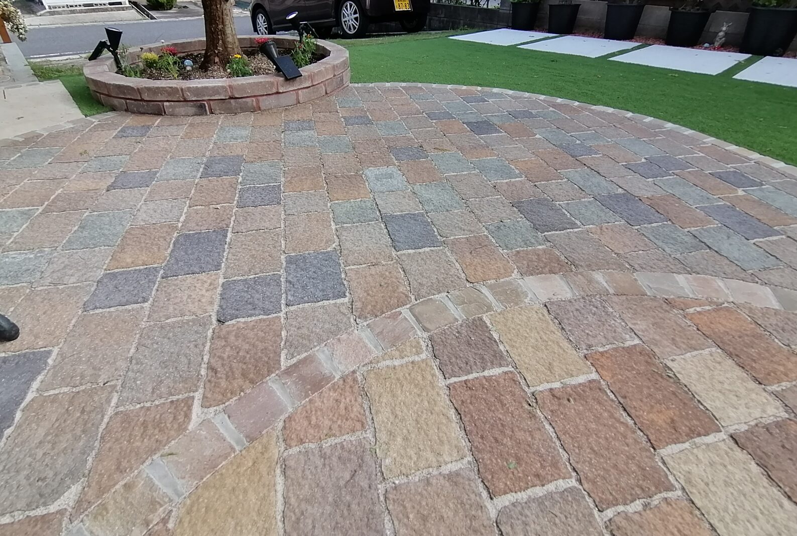 出雲市の住宅で子どもが安心して遊べる人工芝の庭施工例